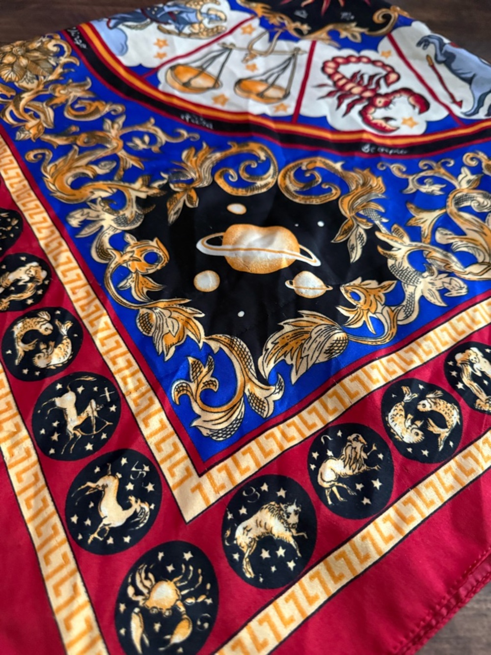 Avon ‘Sign of the Stars’ Vintage Scarf Astrological Zodiac Made in Italy - Picture 3 of 10